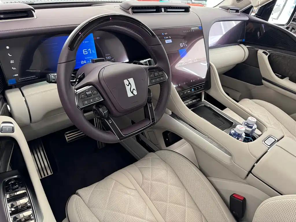 Yangwang U8 — фото 5