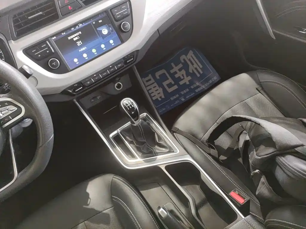 Geely Vision X3 2021 — фото 12