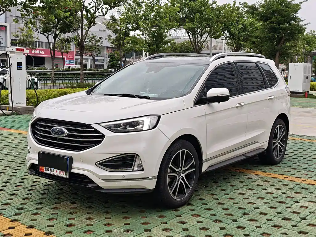 Ford Edge 2021 — фото 1