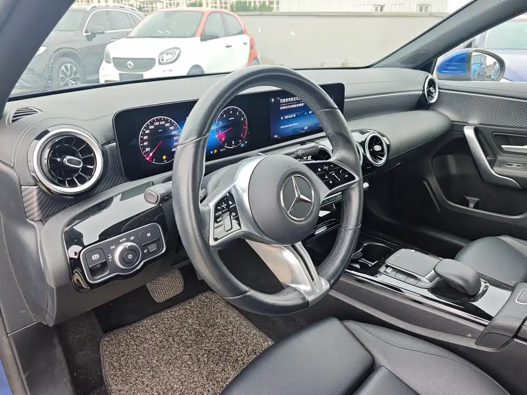 Mercedes-Benz A-Class 2023 — фото 10