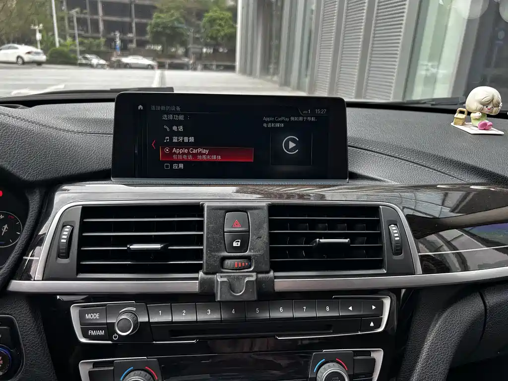 BMW 3 Series 2018 — фото 16