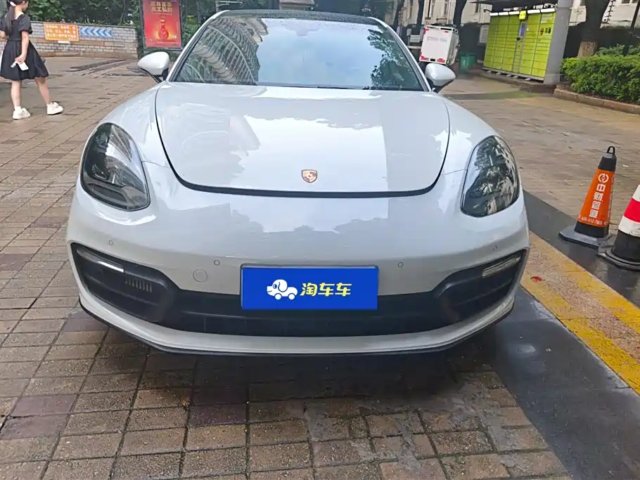 Porsche Panamera 2022