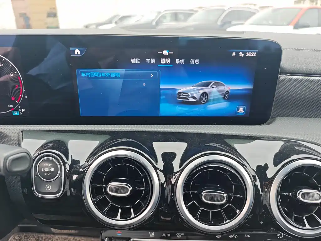 Mercedes-Benz A-Class 2023 — фото 12