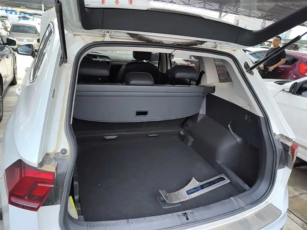 Volkswagen Tiguan L 2018 — фото 15