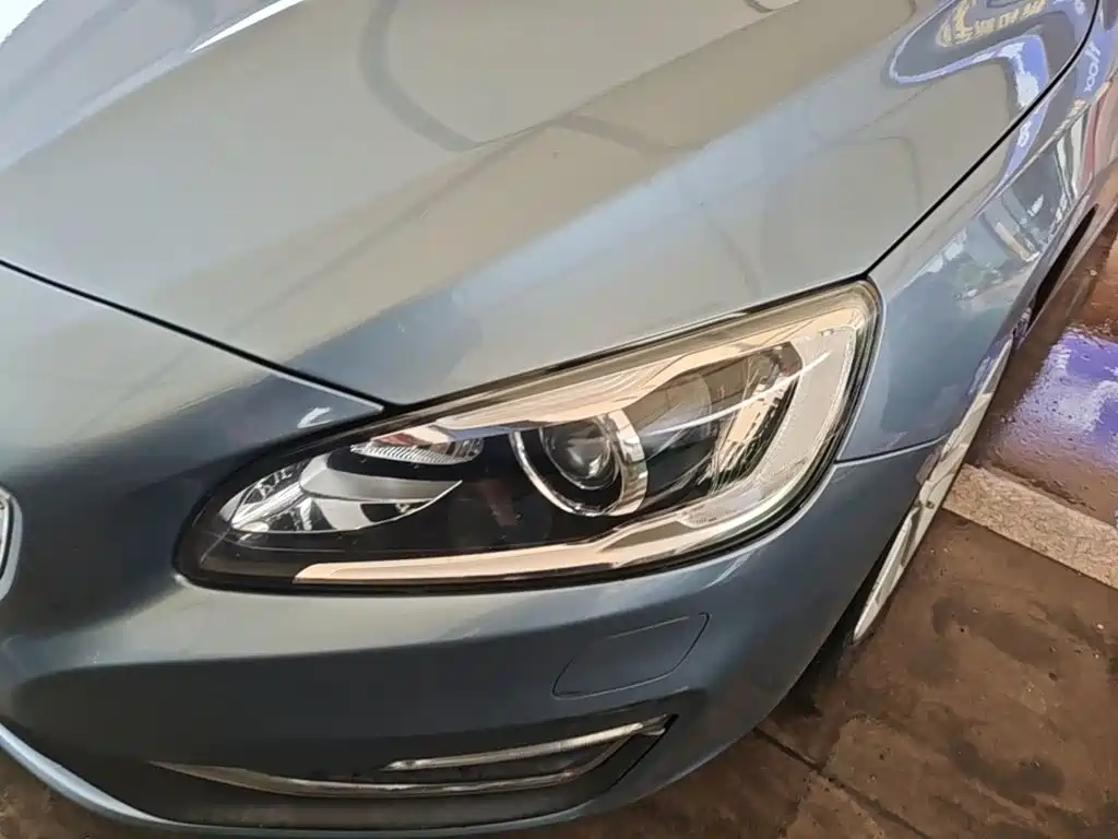 Volvo S60 2017 — фото 24