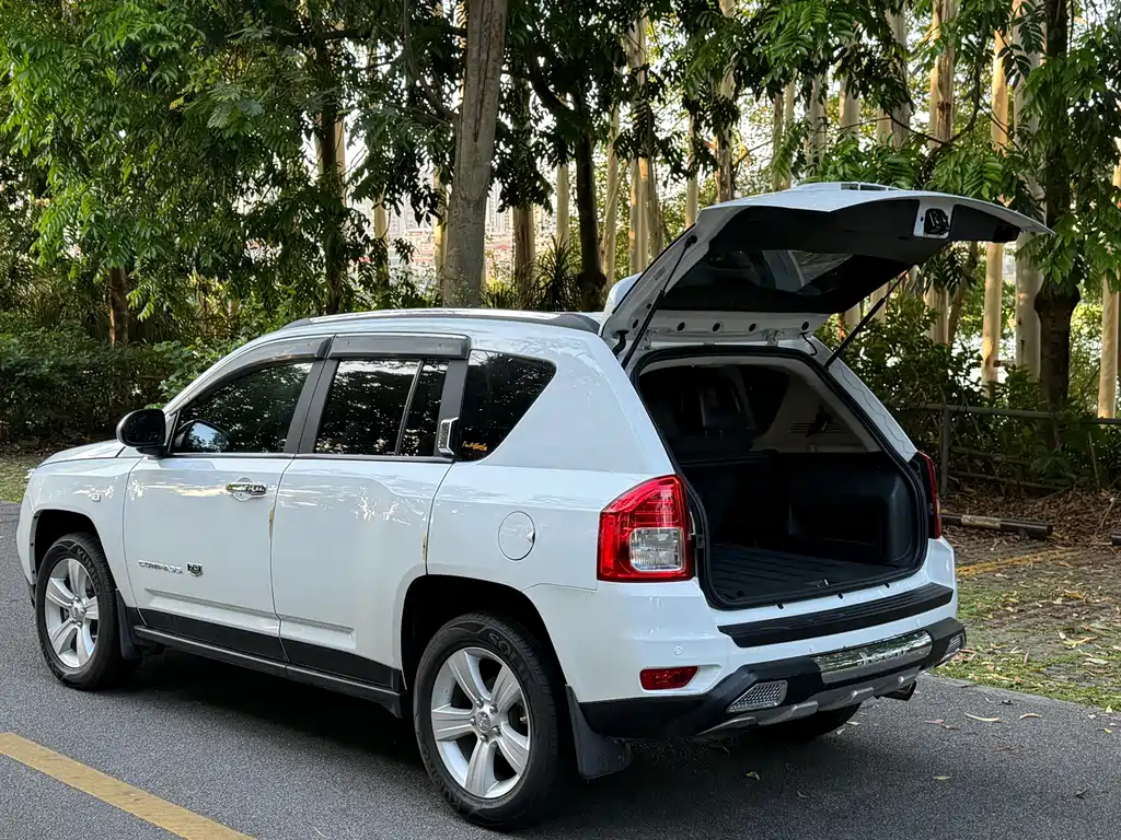 Jeep Compass 2013 — фото 13
