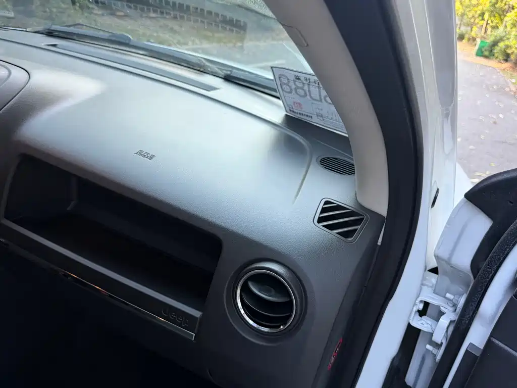 Jeep Compass 2013 — фото 28