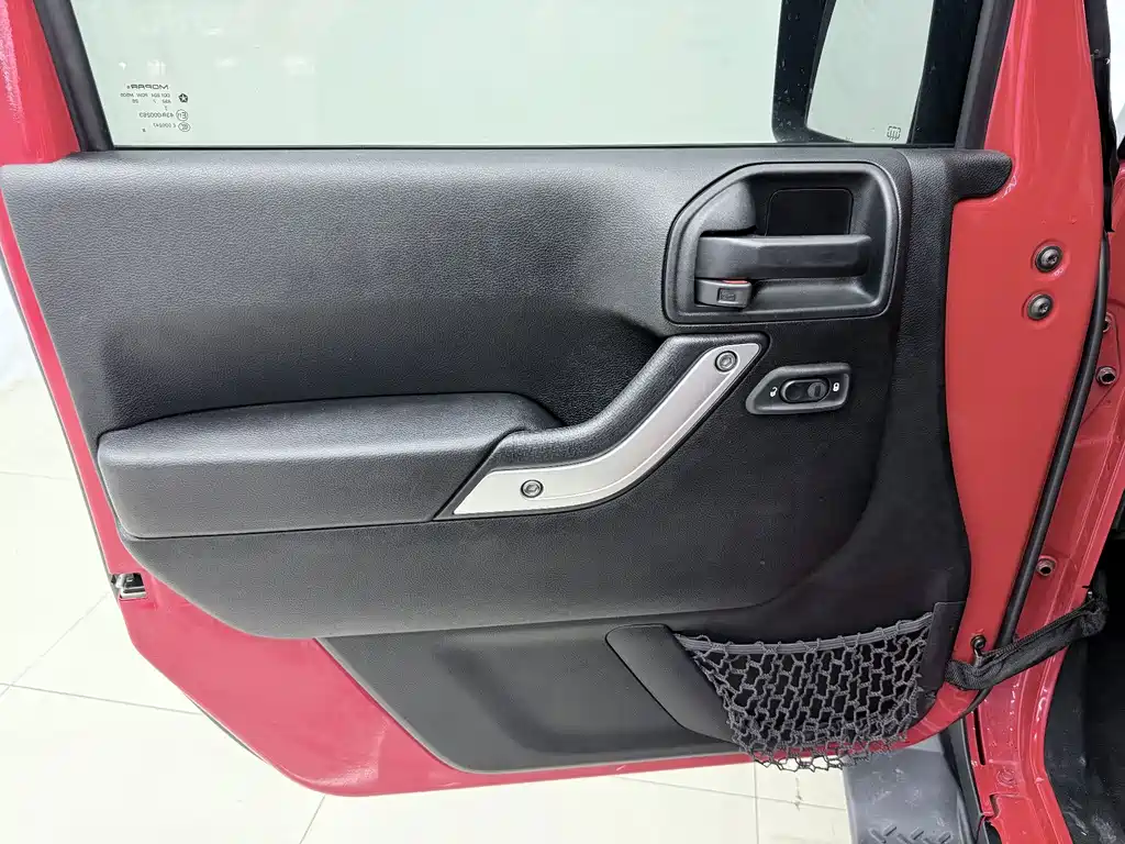 Jeep Wrangler 2018 — фото 17