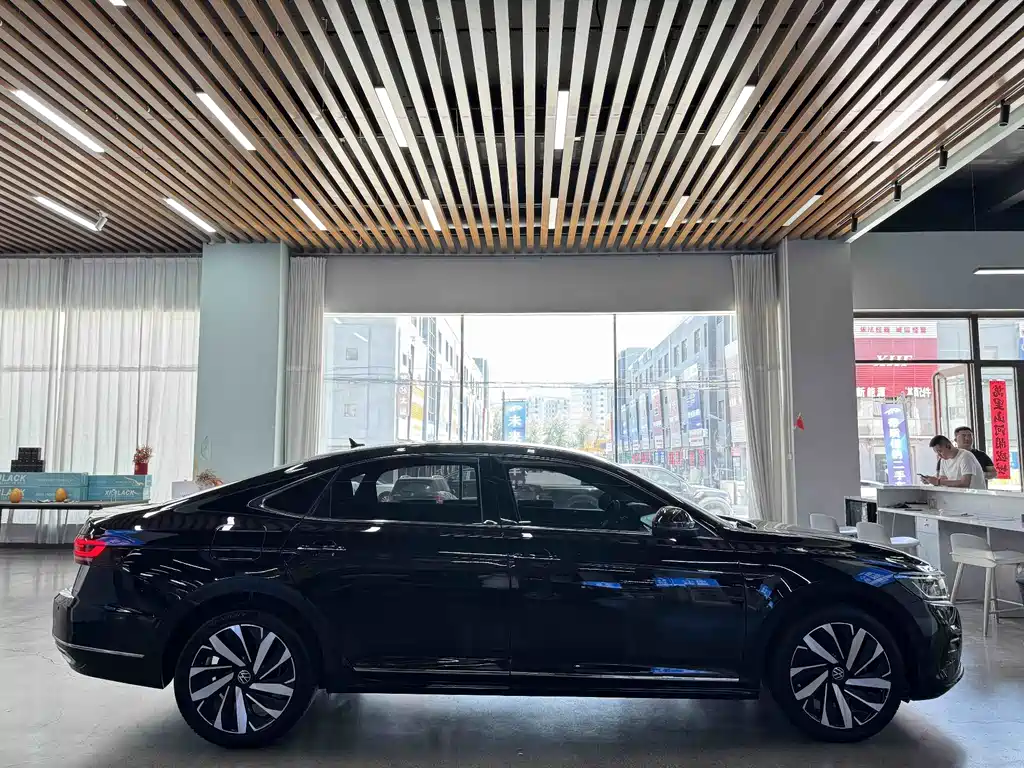 Volkswagen Passat 2023 — фото 18