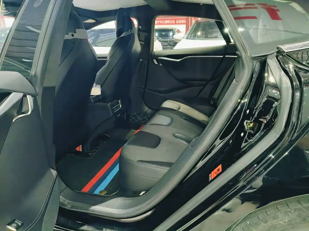 Tesla Model S 2017 — фото 14