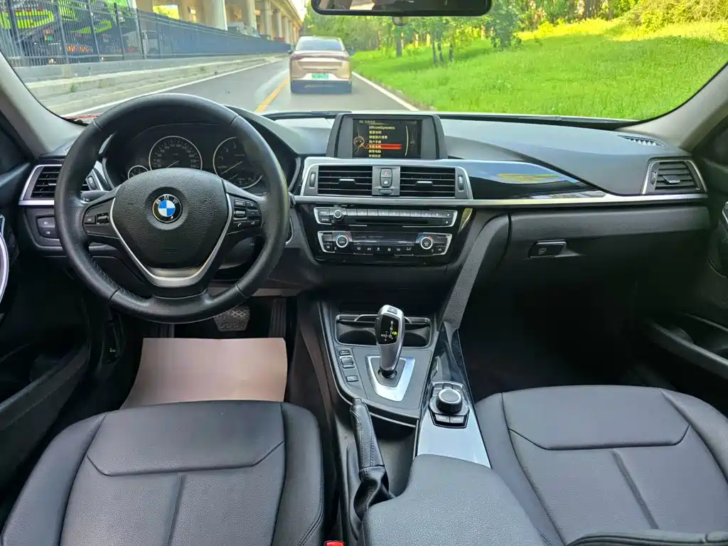 BMW 3 Series 2017 — фото 12
