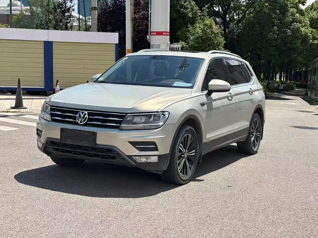 Volkswagen Tiguan L 2021 — фото 1