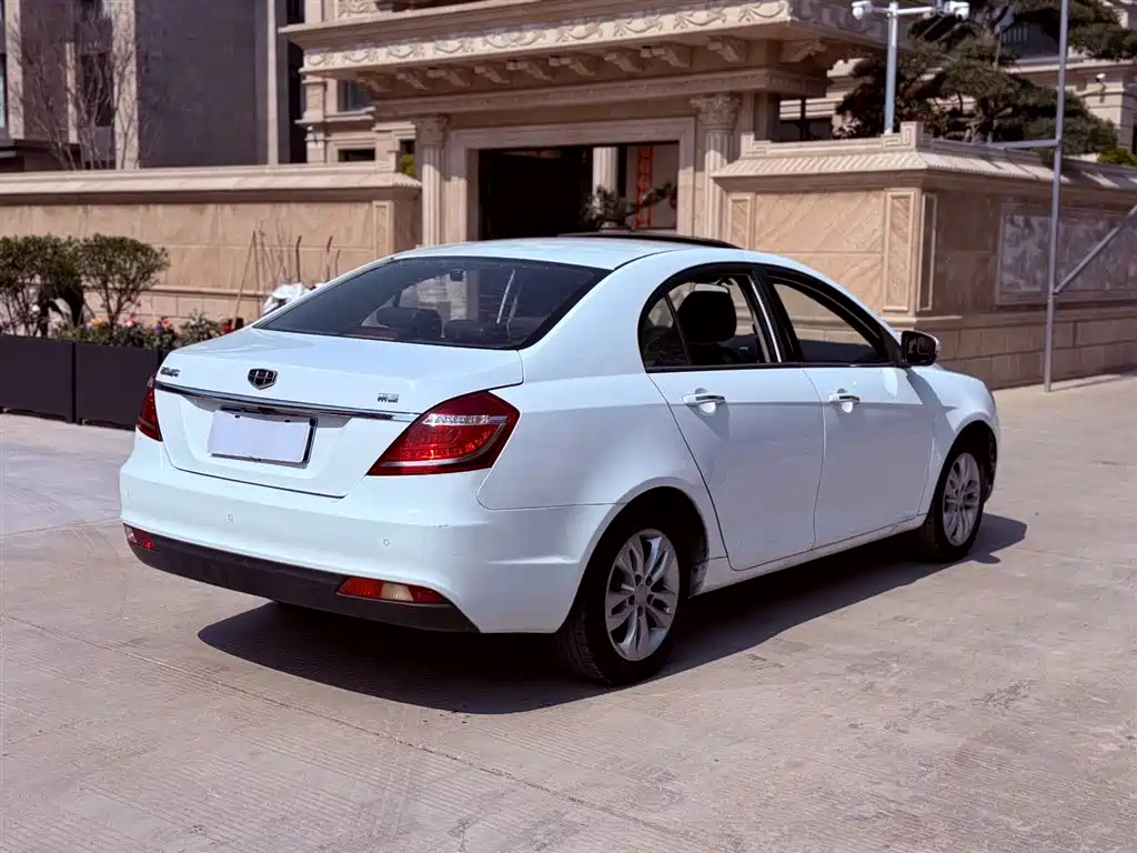 Geely Emgrand 2016 — фото 14