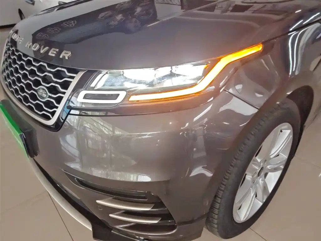 Land Rover Velar 2023 — фото 18