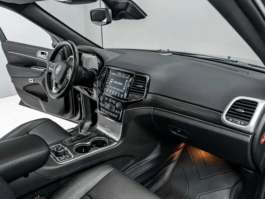 Jeep Grand Cherokee 2023 — фото 20