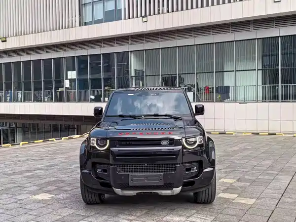 Land Rover Defender 2024