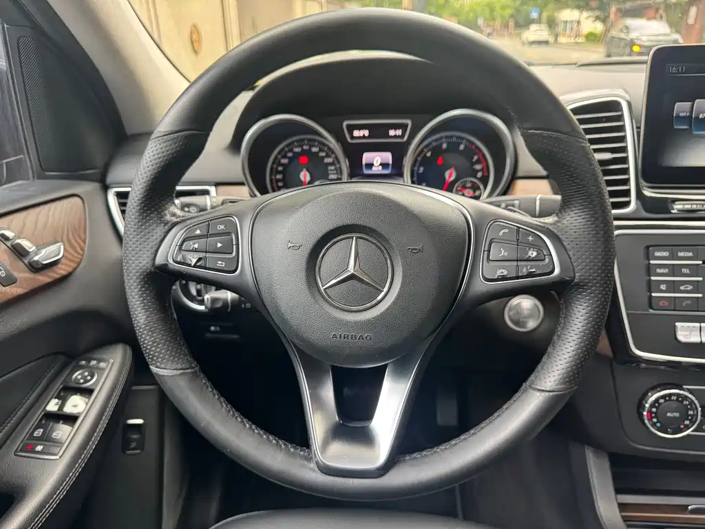 Mercedes-Benz GLE 2016 — фото 13