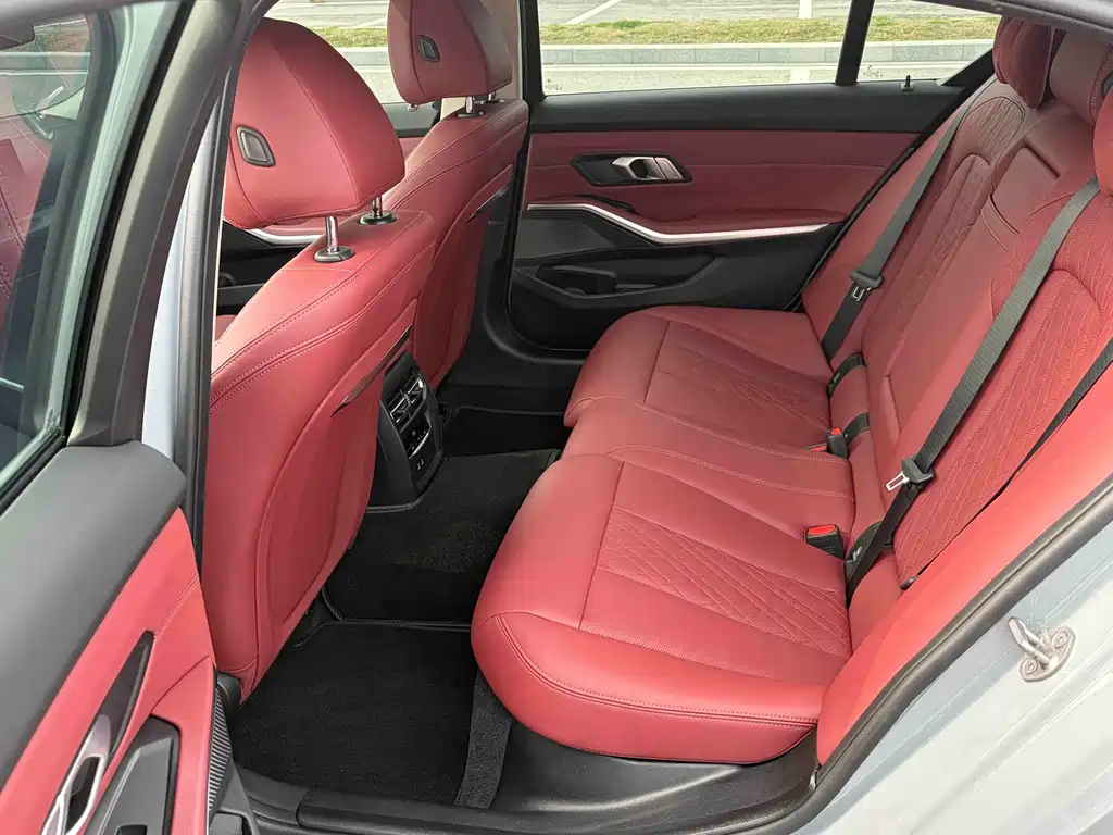 BMW 3 Series 2025 — фото 11
