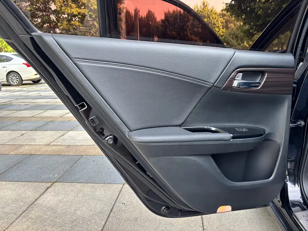 Honda Accord 2017 — фото 13