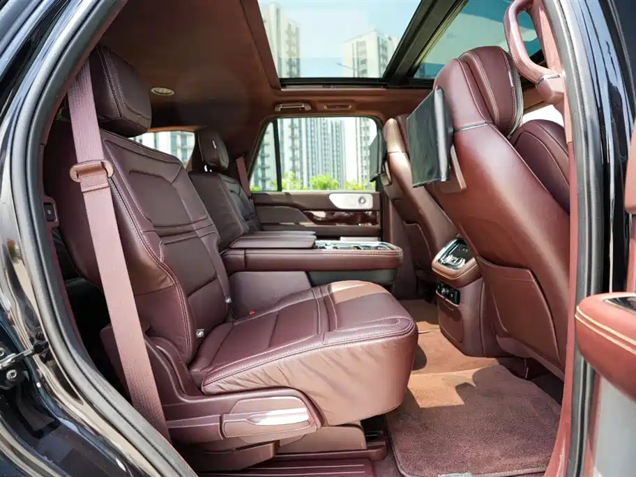 Lincoln Navigator 2022 — фото 13