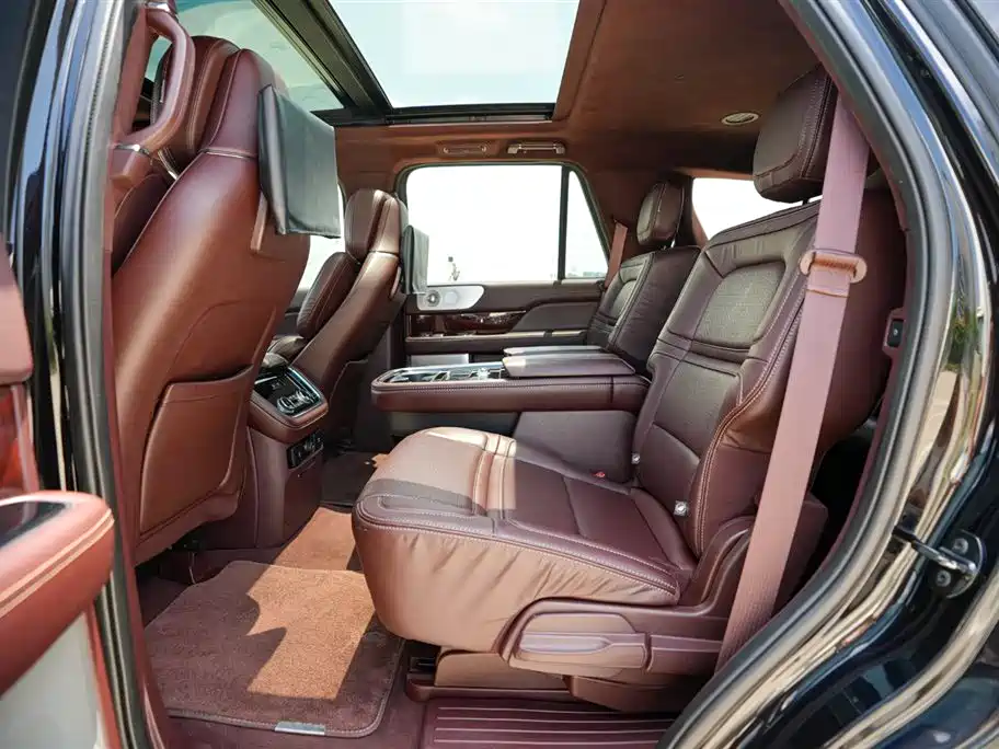 Lincoln Navigator 2022 — фото 12