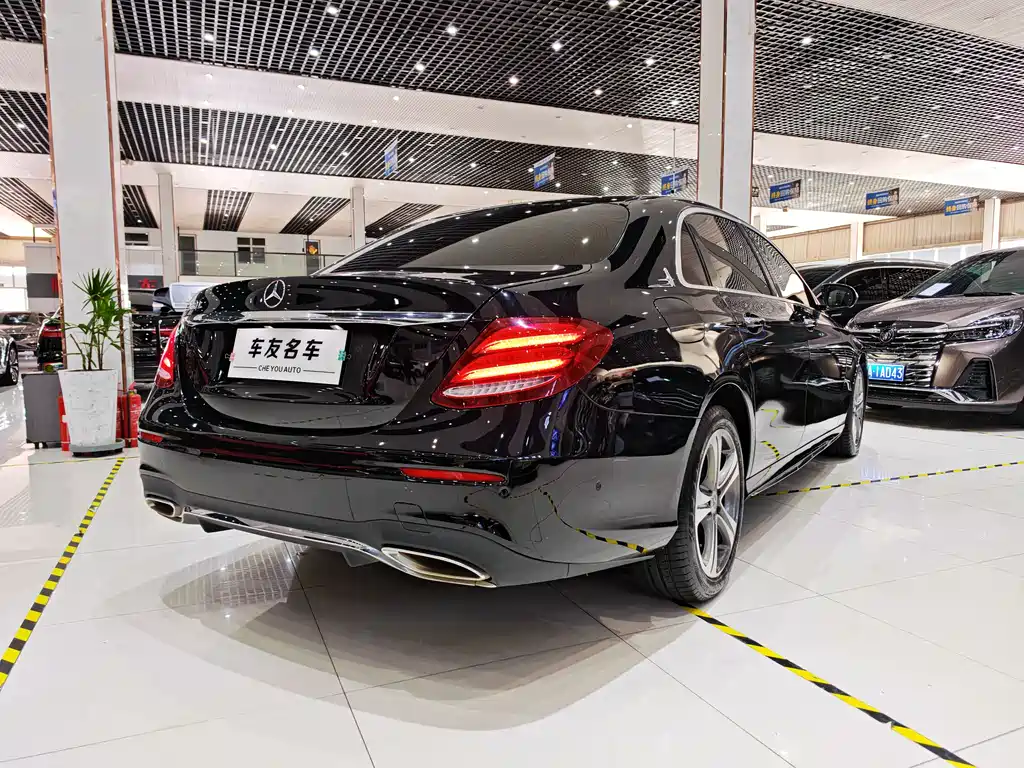 Mercedes-Benz E-Class 2018 — фото 16