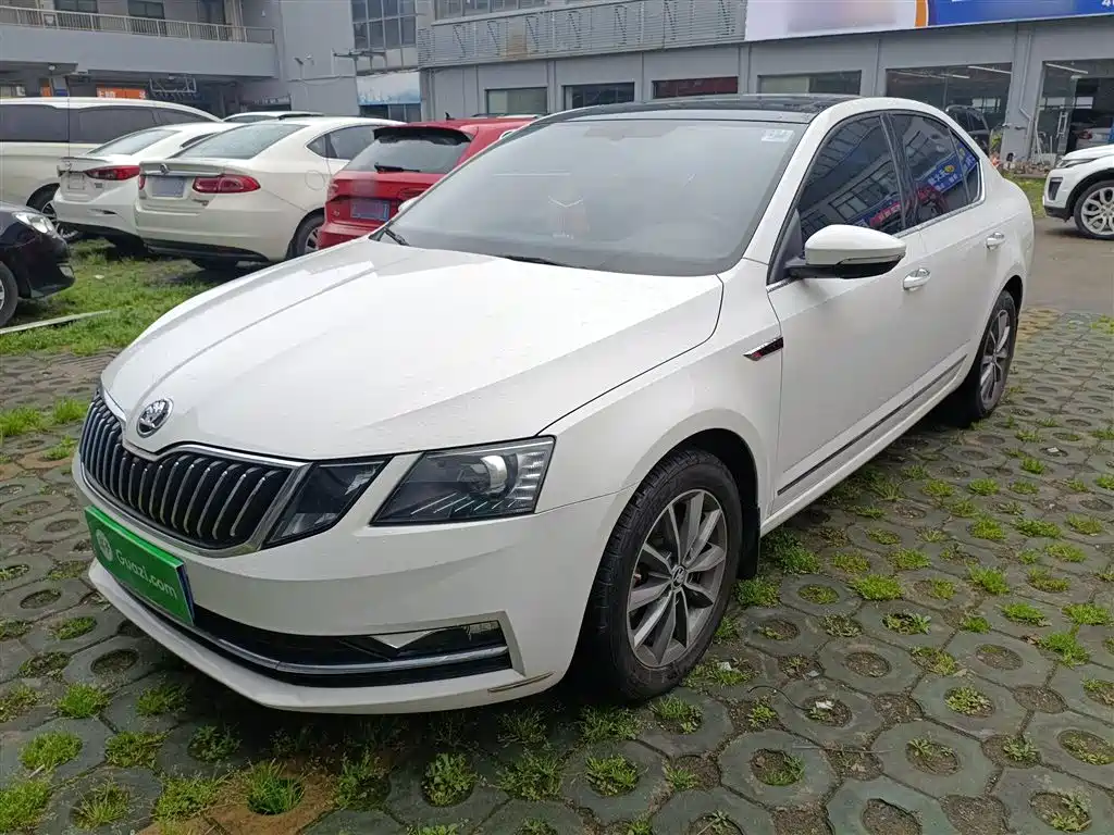 Skoda Octavia 2021 — фото 2