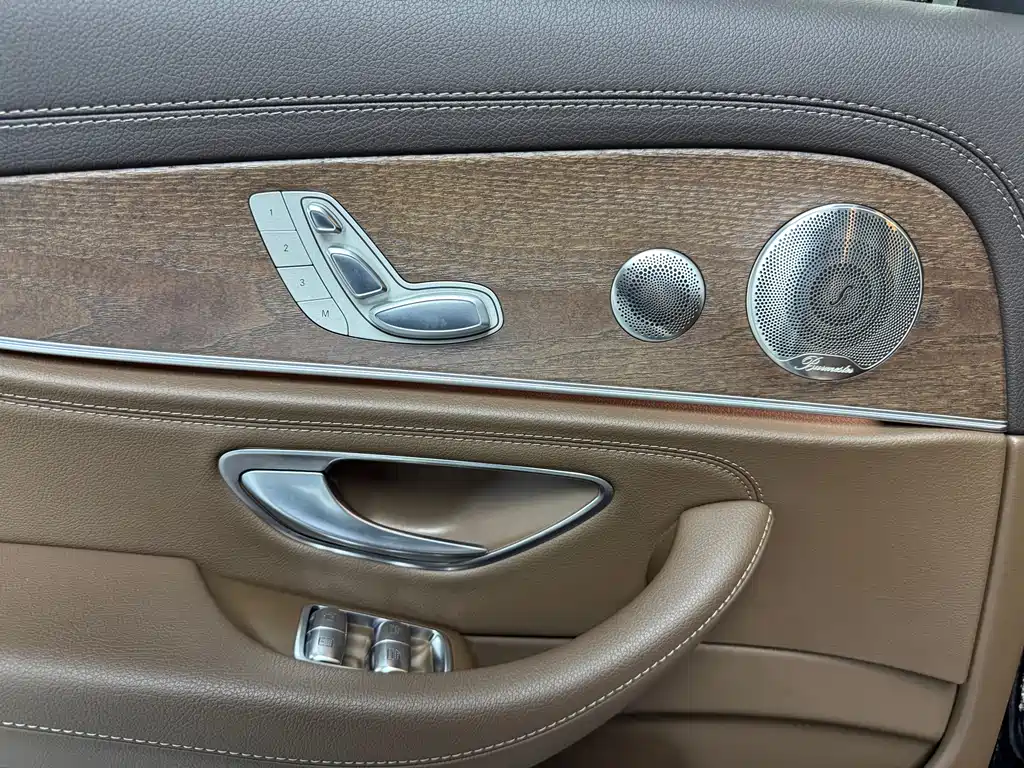 Mercedes-Benz E-Class 2023 — фото 11