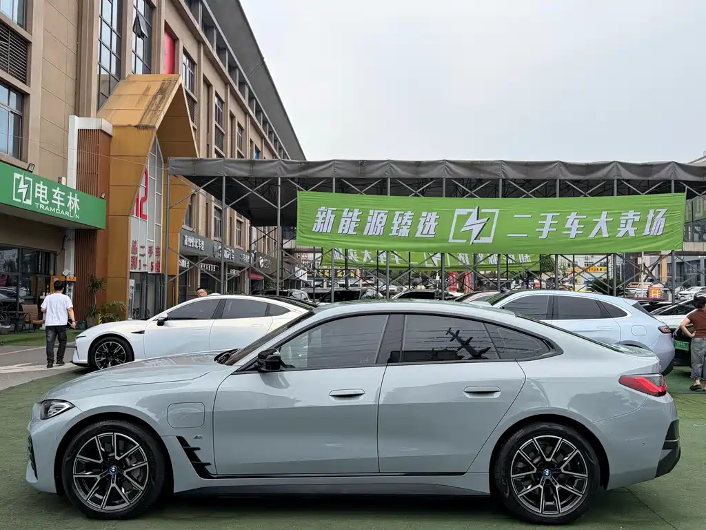 BMW i4 2022 — фото 3