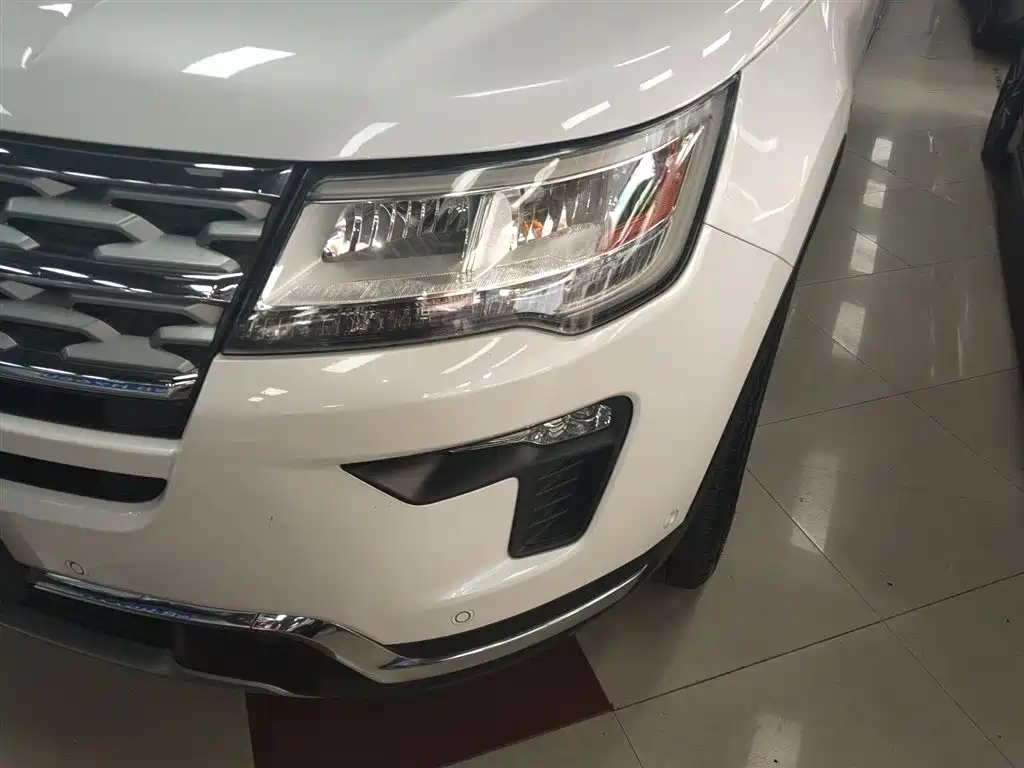 Ford Explorer 2019 — фото 18