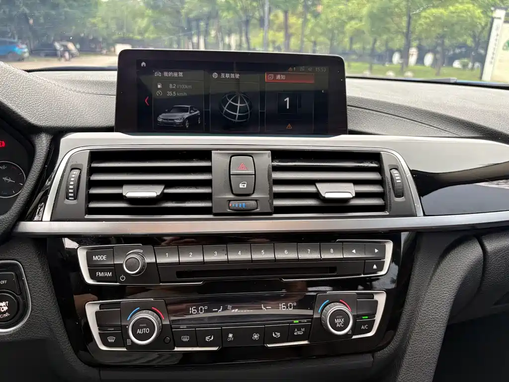 BMW 3 Series 2018 — фото 10
