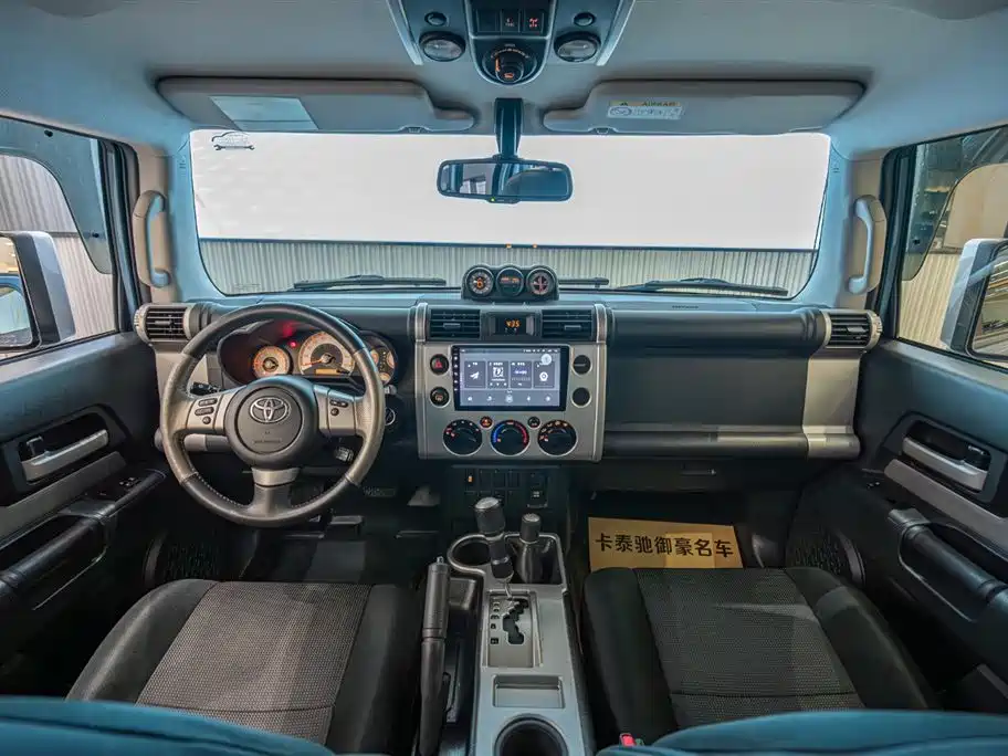 Toyota FJ Cruiser 2020 — фото 10