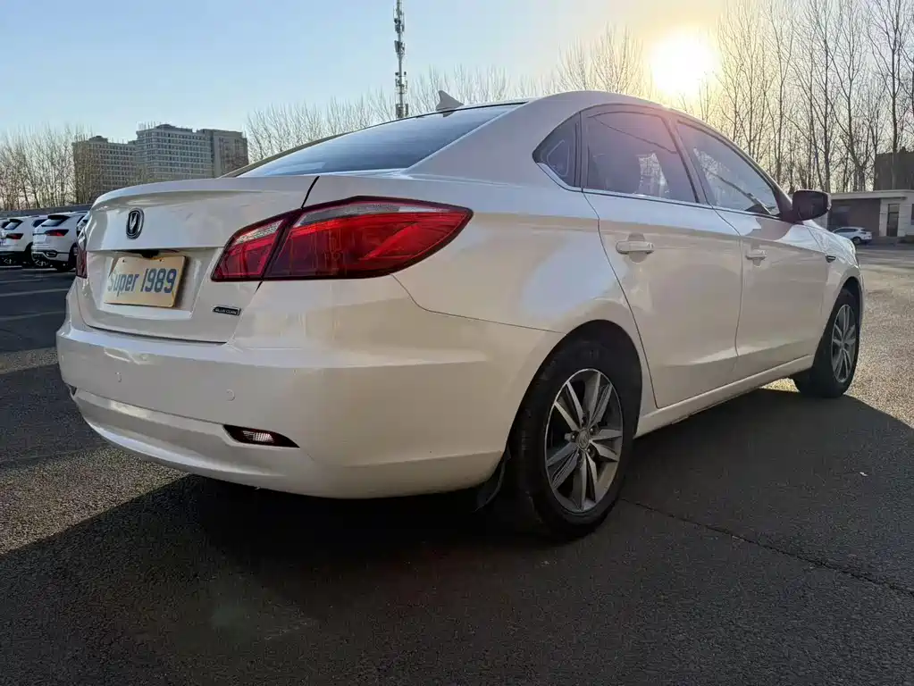 Changan Eado 2016 — фото 8