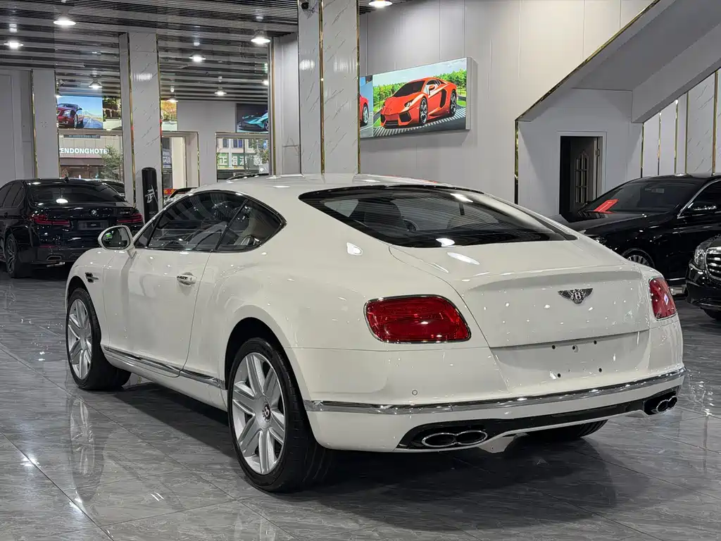 Bentley Continental 2017 — фото 18
