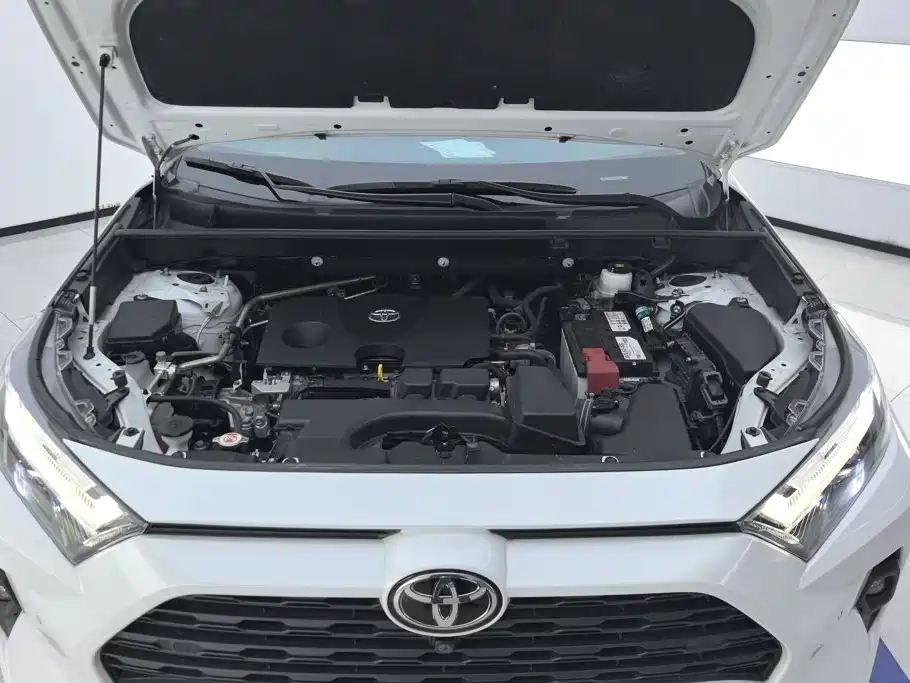 Toyota RAV4 2023 — фото 10