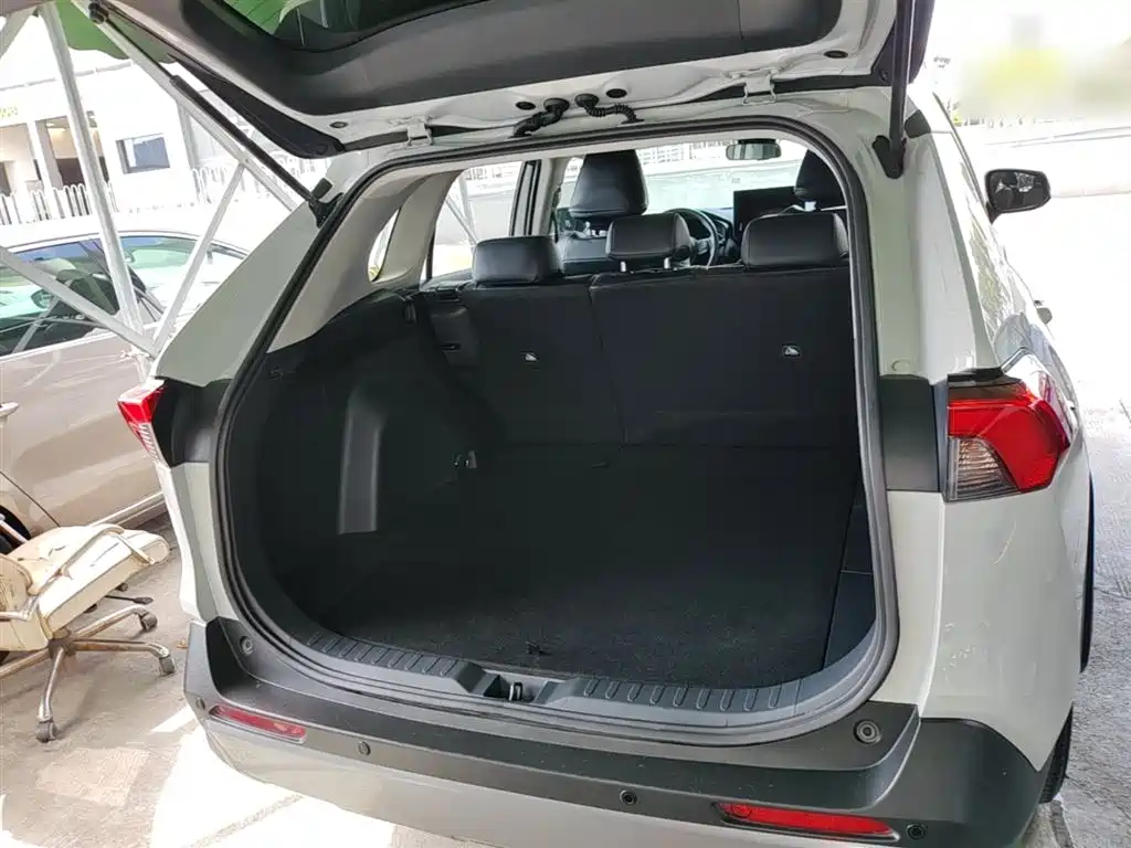 Toyota RAV4 2021 — фото 19