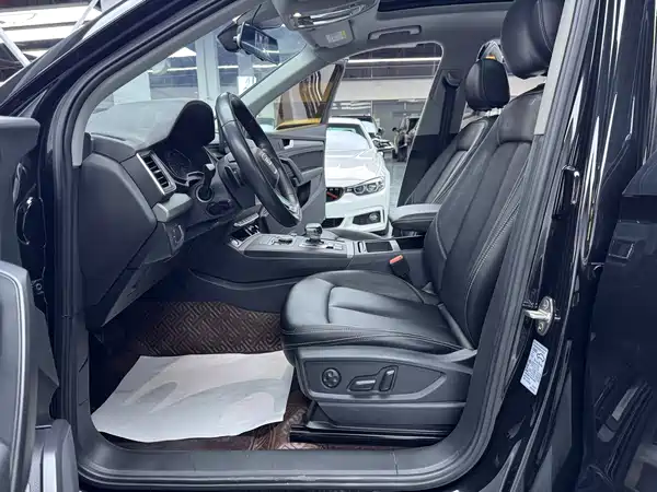Audi Q5L 2020