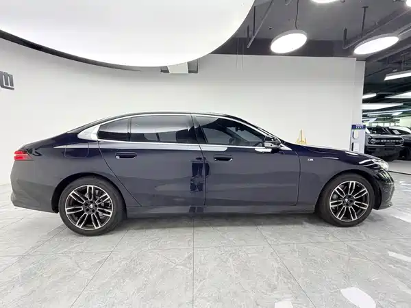 BMW 5 Series 2025