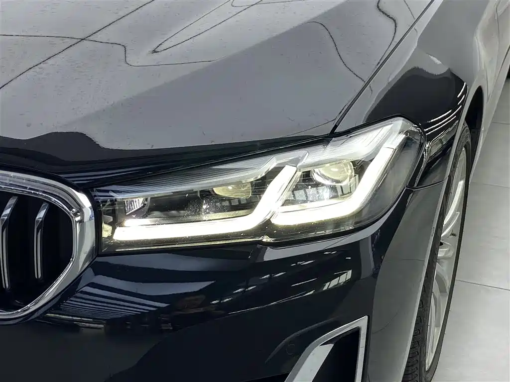 BMW 5 Series 2023 — фото 11