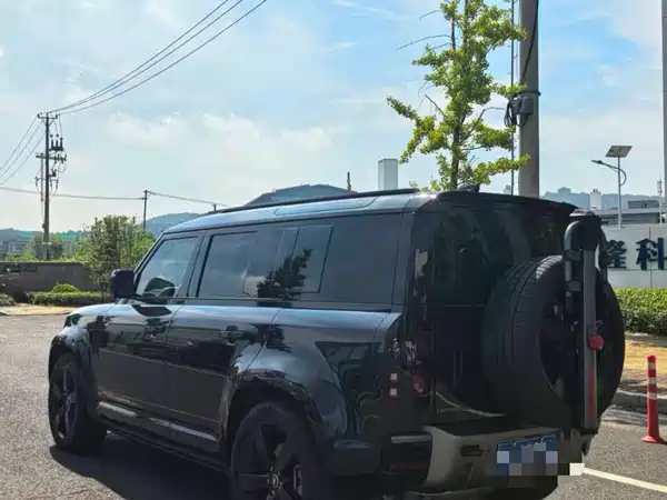 Land Rover Defender 2025