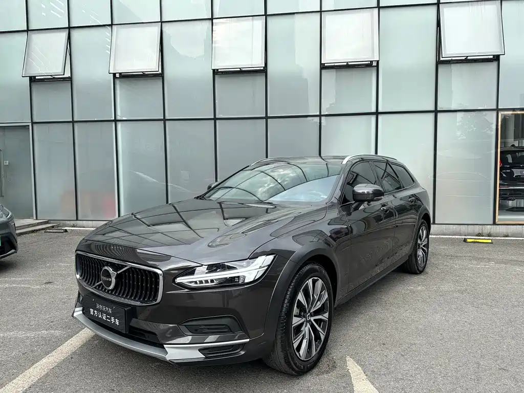 Volvo V90 2024