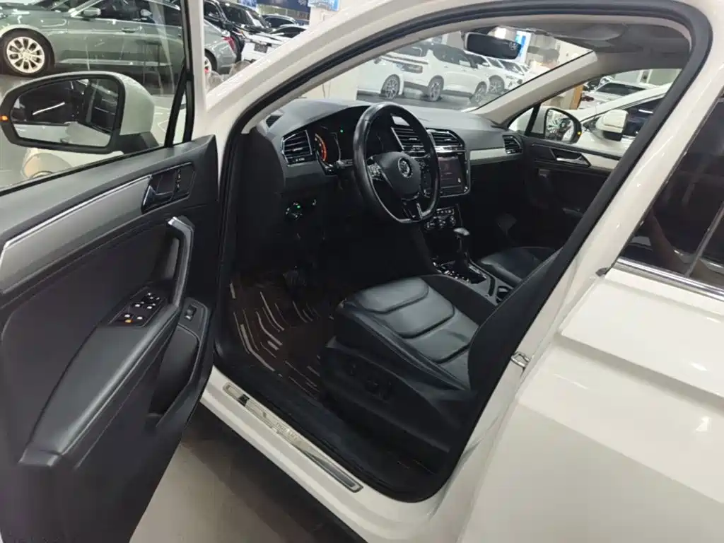 Volkswagen Tiguan L 2020 — фото 16