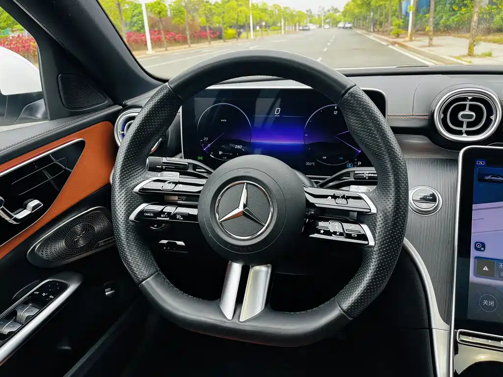 Mercedes-Benz C-Class 2023 — фото 7