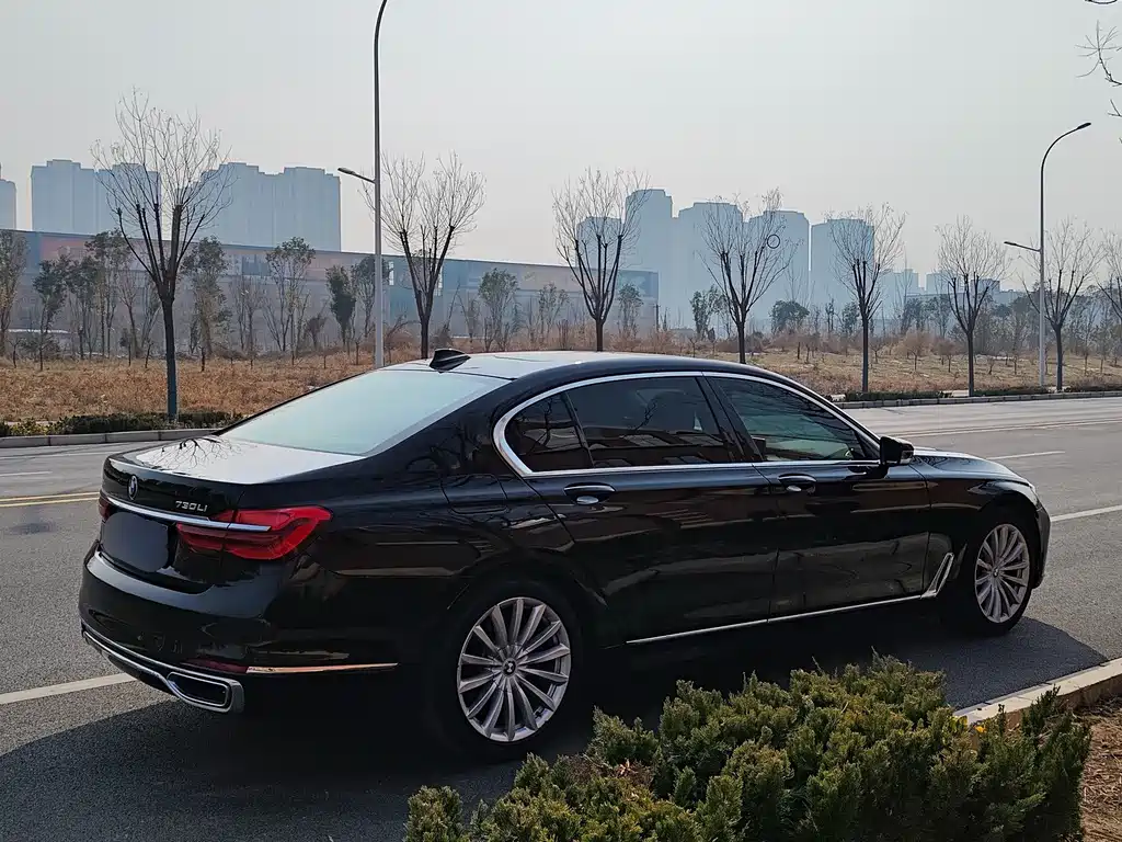 BMW 7 Series 2018 — фото 29
