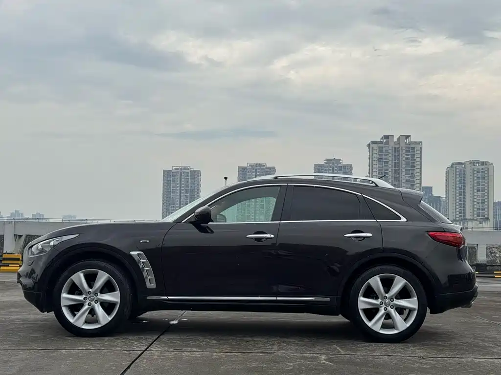Infiniti QX70 2014 — фото 3