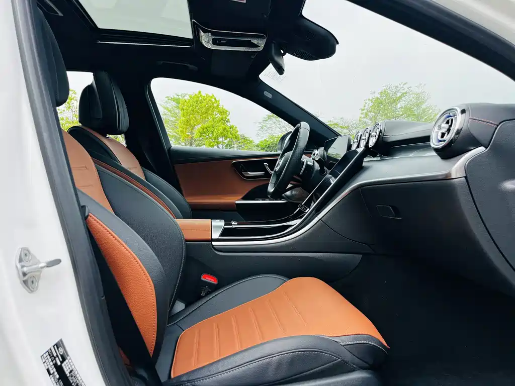Mercedes-Benz C-Class 2023 — фото 11