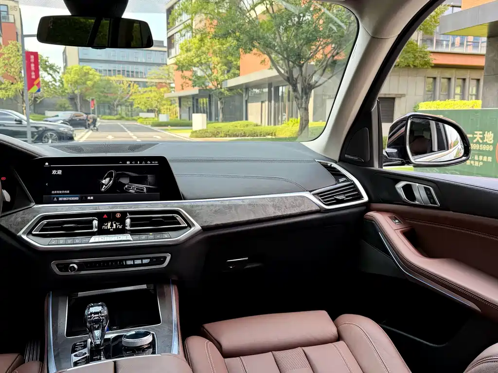 BMW X5 New Energy 2021 — фото 16