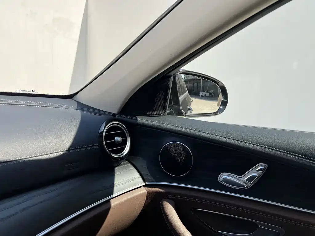 Mercedes-Benz E-Class 2020 — фото 17