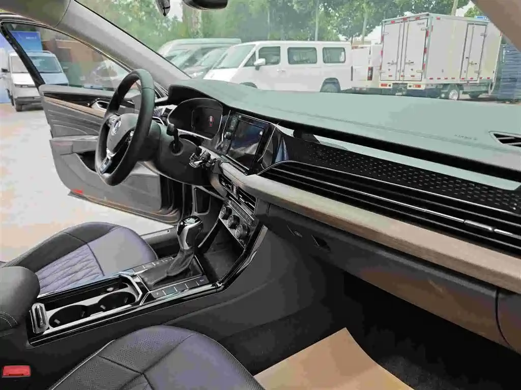 Volkswagen Passat 2019 — фото 12