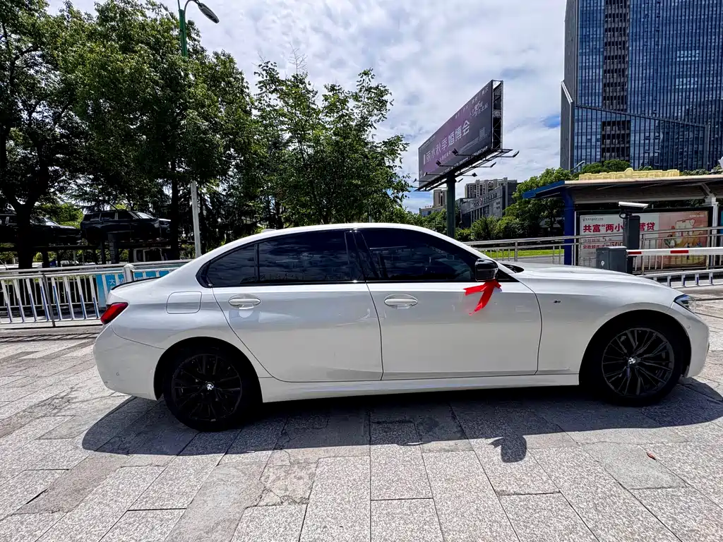 BMW 3 Series 2019 — фото 15